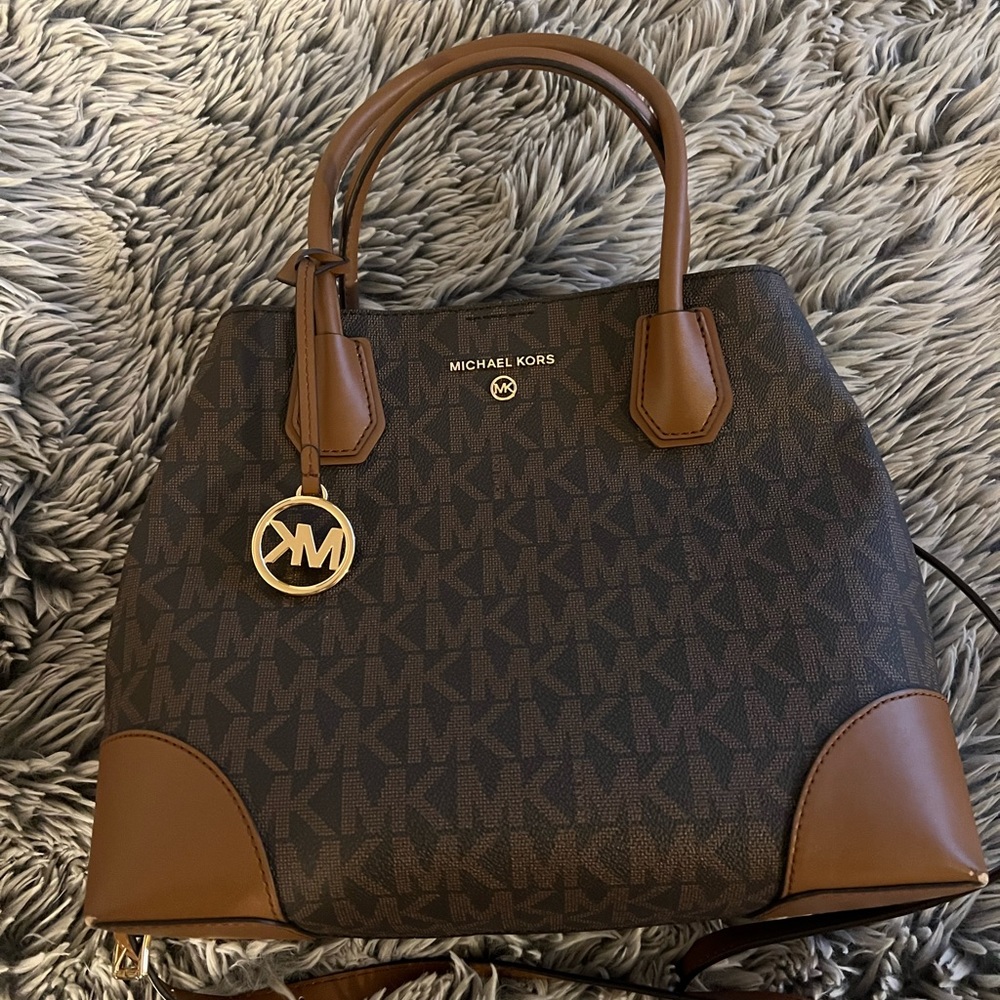Michael Kors, see pics